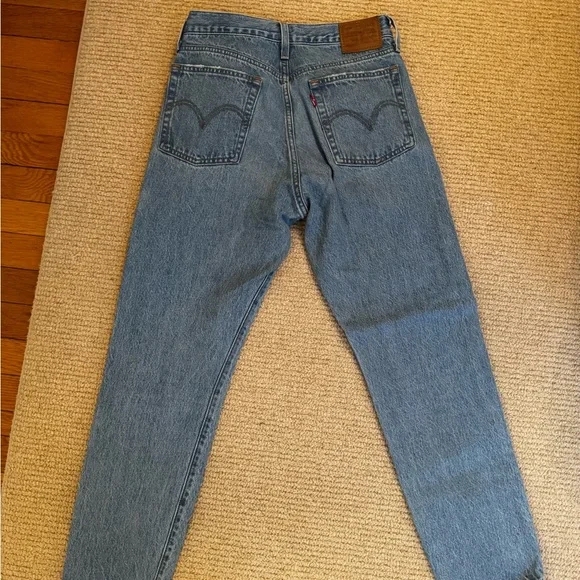LAST CALL 🎉 Levi’s Wedgie Straight Jeans - Picture 4 of 4